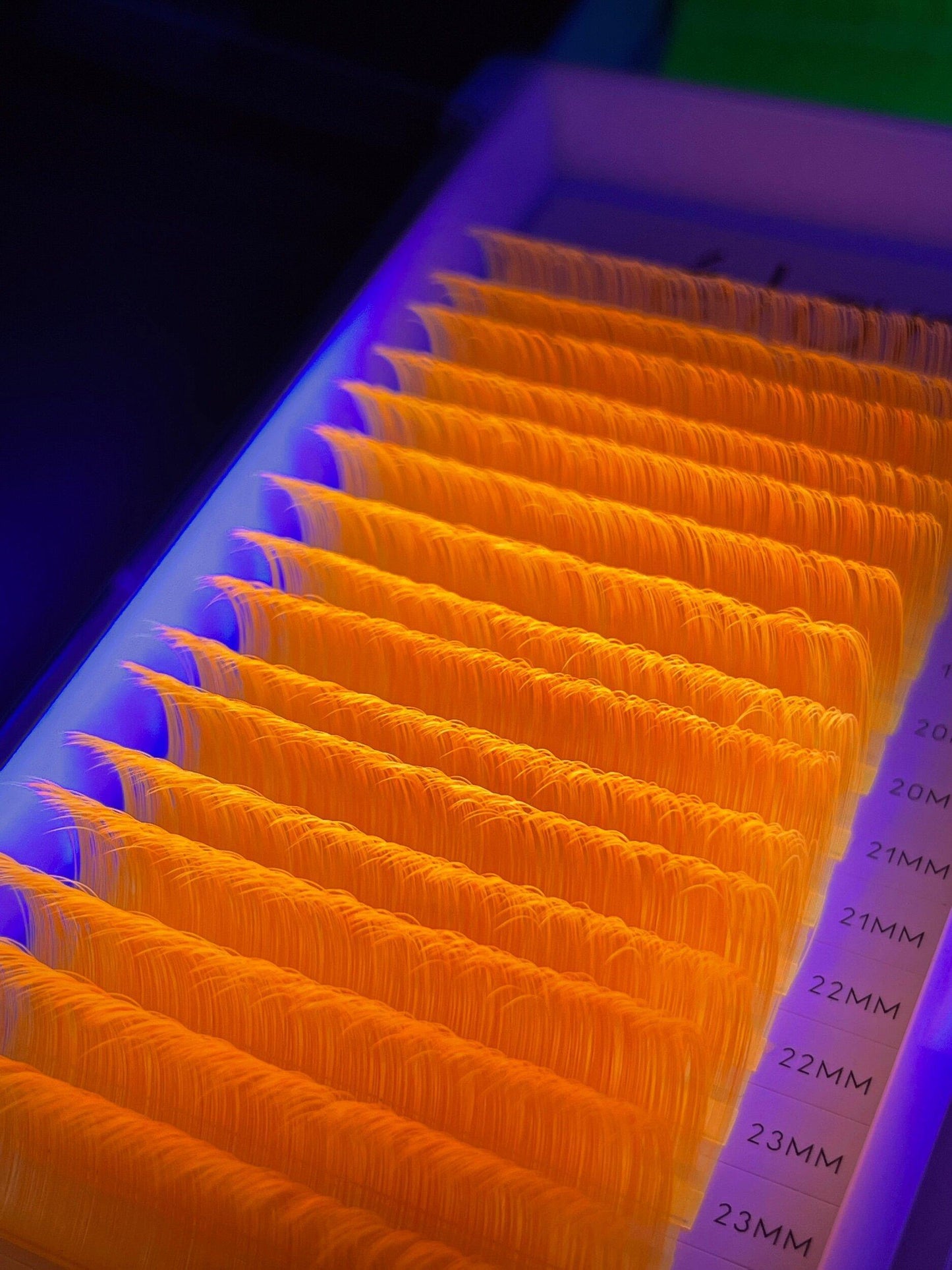 UV NEON 0.05 cashmere mink lashes